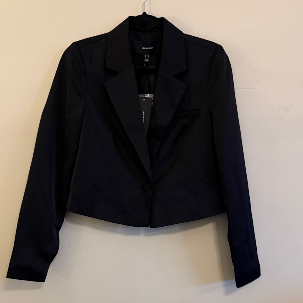 Vero Moda Cropped Black Blazer